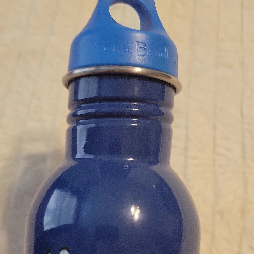 Vera Bradley Navy and Light Blue Floral Water Bottle 20 oz - Picture 4 of 10